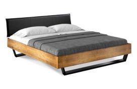 Massives Holzbett